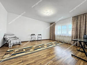 Apartament 3 camere, decomandat  Micro 20-77 mp