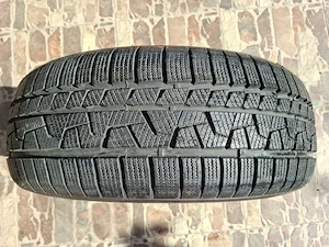Anvelope iarnă ROYALBLACK din 2025, 215/55 R18 99V și covor-tavă portbagaj Opel