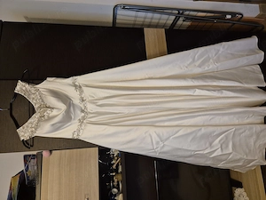 Rochie de mireasa in stare foarte buna .