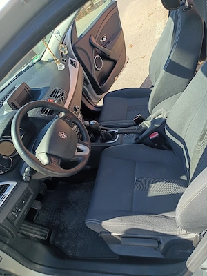 Vând Renault Megane 3, 2009, 1.5 dci,294000 km - imagine 10