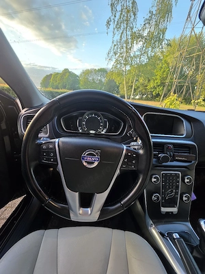 Volvo V40 D4 2015 Stare impecabilă - imagine 5