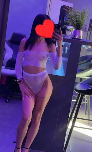  Bruneta  slim 27 ani servicii totale 