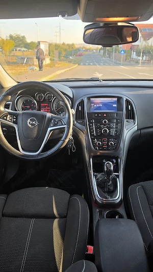 Opel Astra J - imagine 2