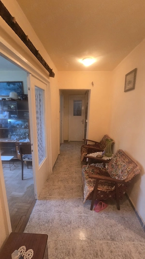 Vând apartament 3 camere decomandate, etajul 2 . - imagine 2