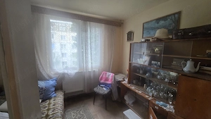 Vând apartament 3 camere decomandate, etajul 2 . - imagine 4