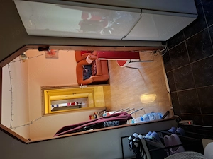Vand apartament cu 3  camere mobilat si utilat cu centrala proprie 