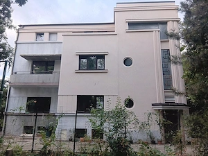 Vand apartament 3 camere in imobil P+1E situat pe str. Vasile Lucaciu sector 3