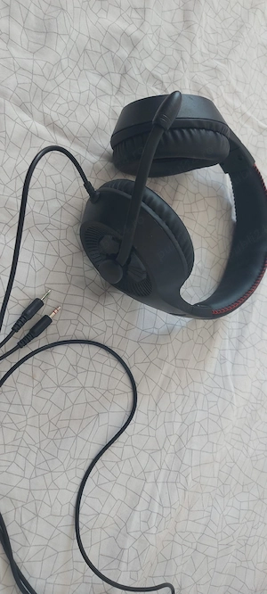 Căşti de gaming Red Dragon  Zeus cu microfon Sunt cu fir si cu jack audio si pt microfon 