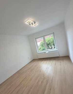 Spatiu central de inchiriat, 20 mp - imagine 4