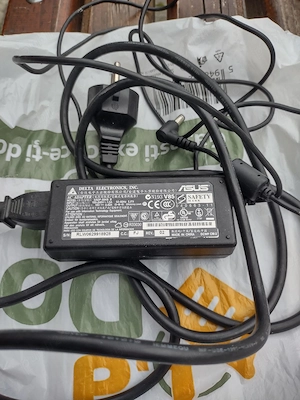 50 Lei. Incărcător Lapop Asus. 19 Volți. 3.42 Amperi. Valabil in Iași.