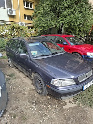 Vând Volvo V40 pentru dezmembrare
