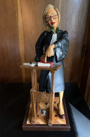 Statueta Avocat "Lady Lawyer" semnata Guillermo Forchino