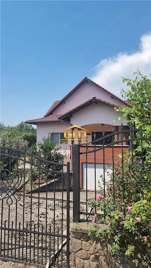 Casă de vanzare in Păușești-Măglași - panoramă deosebită, terase generoase și 1.011 mp de teren