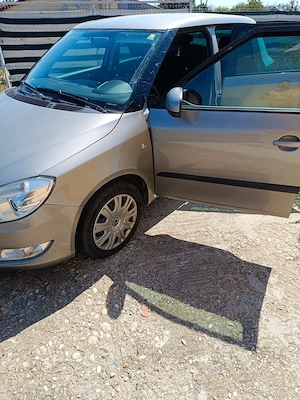 Skoda Fabia 1.2 Benzină an2011 - imagine 2