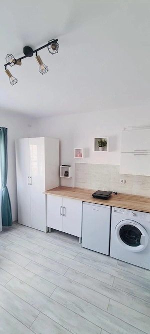 Proprietar inchiriez garsoniera Soarelui-Aem