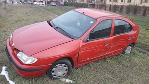 Dezmembrez renault megane 1, 1.6, 8v benzina, 55 kw, an 1996 - imagine 5