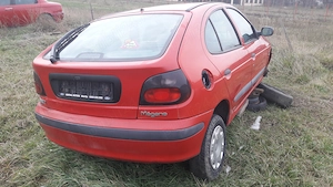 Dezmembrez renault megane 1, 1.6, 8v benzina, 55 kw, an 1996 - imagine 7
