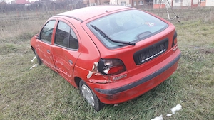 Dezmembrez renault megane 1, 1.6, 8v benzina, 55 kw, an 1996 - imagine 6