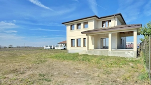 Casă nouă cu 5 camere, garaj și terasă acoperită, in Zimandcuz