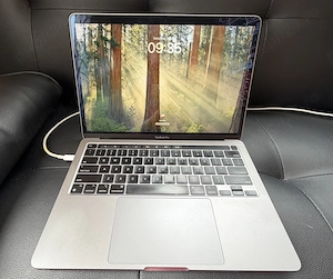 MacBook Pro 13" M2 16GB RAM 512GB SSD | Stare foarte bună
