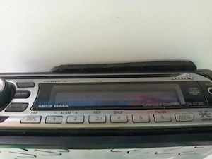 vând radio CD player auto Sony 