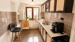 Polona, apartament 4 camere situat la etajul 1 al unei vilute - imagine 4