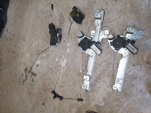 Pachet 2 macarale geam usa fata spate si 2 blocatoare usa fata spate dacia duster