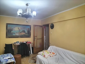                         Apartament 2 camere, spaţios, zonă centrală Mioveni - imagine 2