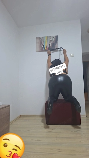 Dețin pirsing în limbă 
