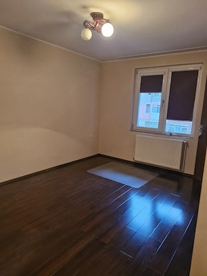 Vand apartament 2 camere central - imagine 2