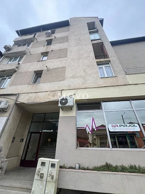 Apartament 3 camere decomandat |2 Bai | Boxa la subsol | Zona Soarelui - imagine 2