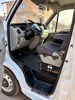 Autorulota Renault master  - imagine 6