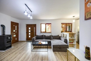Casa parter, renovata, mobilata, gradina amenajata, str Petofi Sandor-Dumbravita - imagine 4