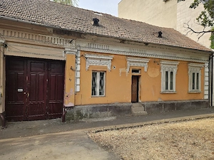 dau in chirie  spatiu comercial situat in centru zona parcul petofi nr 4 