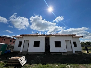 Duplex pe parter | 4 Camere | 2 Bai | Posibilitate mansardare | Giroc