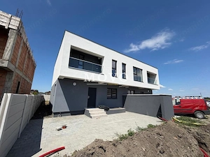 Duplex | COMISION 0 | Curte amenajata | Toate utilitatile | 3 Bai |
