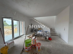 Triplex in Sacalaz | Finisaje premium | 3 camere | Asfalt | 2 terase - imagine 4