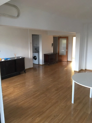 Apartament 3 (trei) camere, spațios, luminos și liniștit, cu vedere spre parc și lac - imagine 2