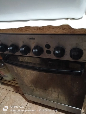 Vând aragaz Zanussi pe gaz și electric 300 Ron neg