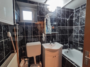 Apartament cu 2 camere de 41mp la etajul 1 din 2 cu parcare in zona 14 Mai - imagine 8