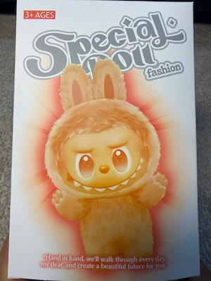 Figurină pluș  Labubu   cutie surpriză   NOUĂ
