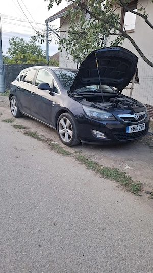 Dezmembrez opel asra j din 2011