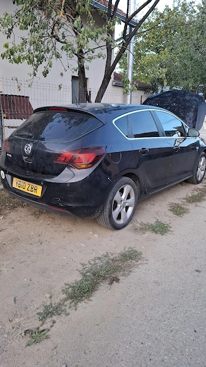Dezmembrez opel asra j din 2011 - imagine 2