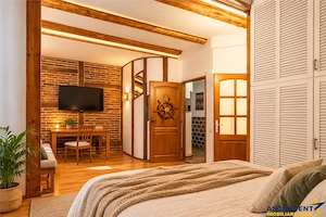 Apartament loft unicat 200 mp in inima Brasovului Istoric, la poalele Tampei, la 5 minute de Piata S - imagine 3