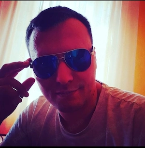 Domn varsta medie cunostinta cu tanara pt o relatie cu beneficii poate locui singura in apart meu