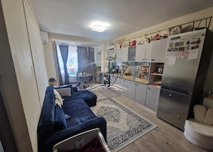 3 camere semidecomandat, Floresti