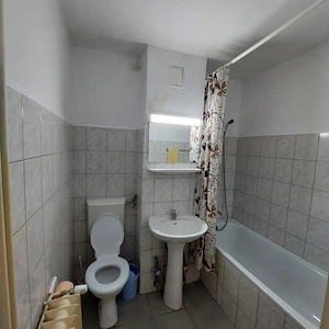 inchiriez apartament 3 camere 