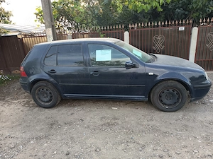 Vând Golf IV 1.4 16 V AXP 2001 Motor defect -pentru piese intreaga 