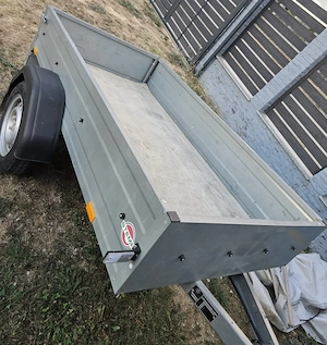 Închiriez remorcă 750kg 