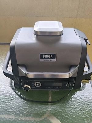 Gratar electric Ninja Woodfire, 28x37cm, functii de gratar si afumare, negru, set complet.